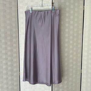 Never worn Mauve/lilac/light purple satin A line skirt, L